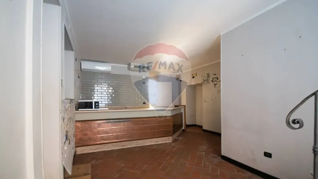 Ingresso - Historic Triplex with Balcony in Iseo