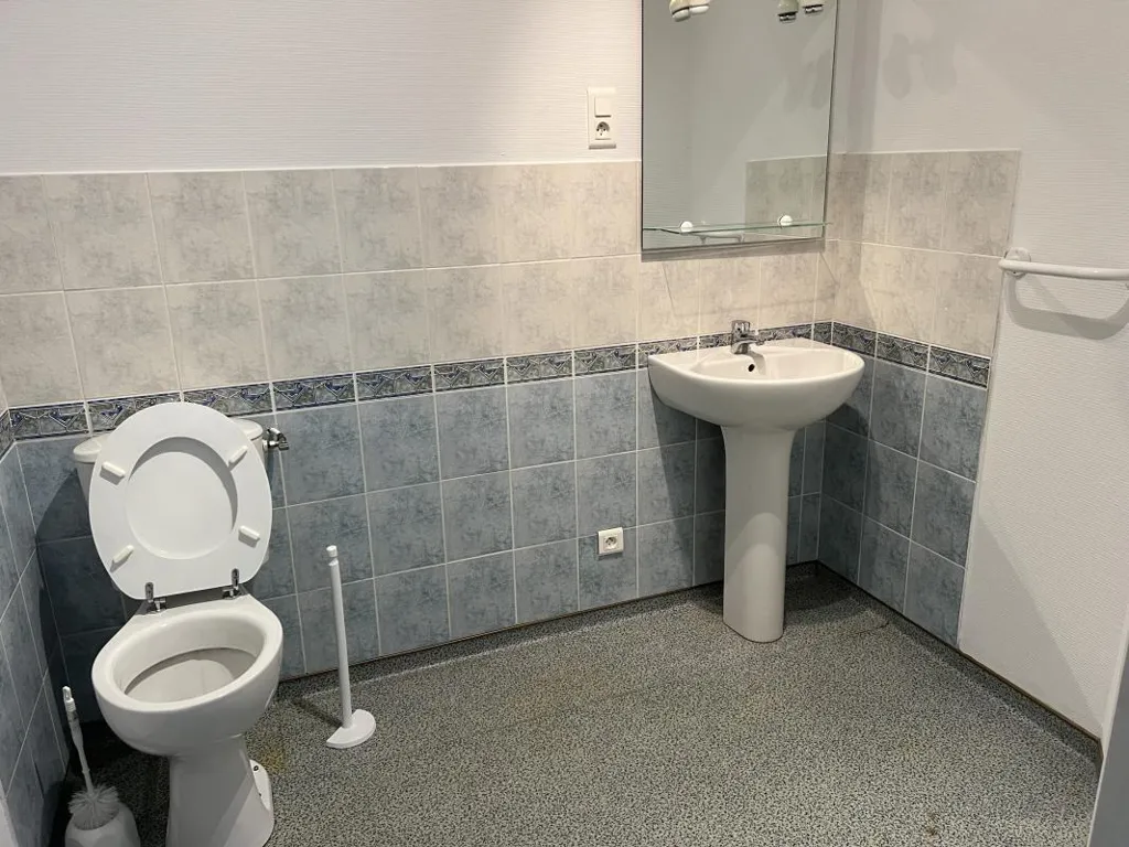 Salles de bain - Appartement Ensoleillé avec Ascenseur en Centre-Ville