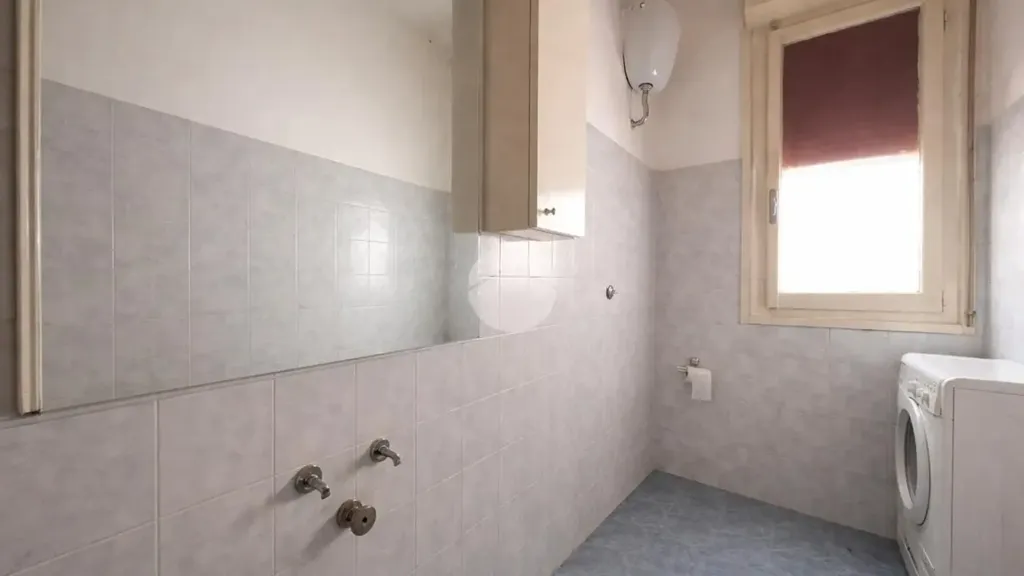Bagni - Triplex with Balcony in Terni