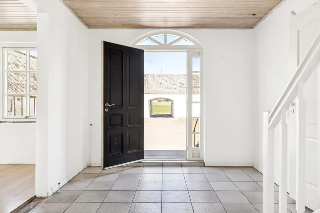 Hallway - Farmhouse with Equestrian Facilities in Haarby