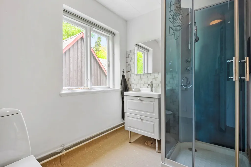 Bathrooms - Villa with Extensive Grounds in Tessebølle