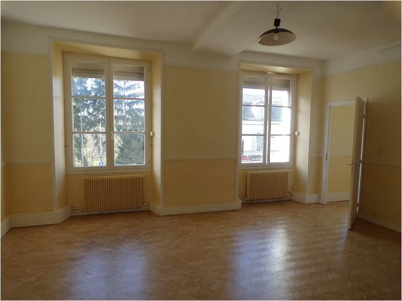 Toad - 2-Bed Flat with Parking in Crosne Centre