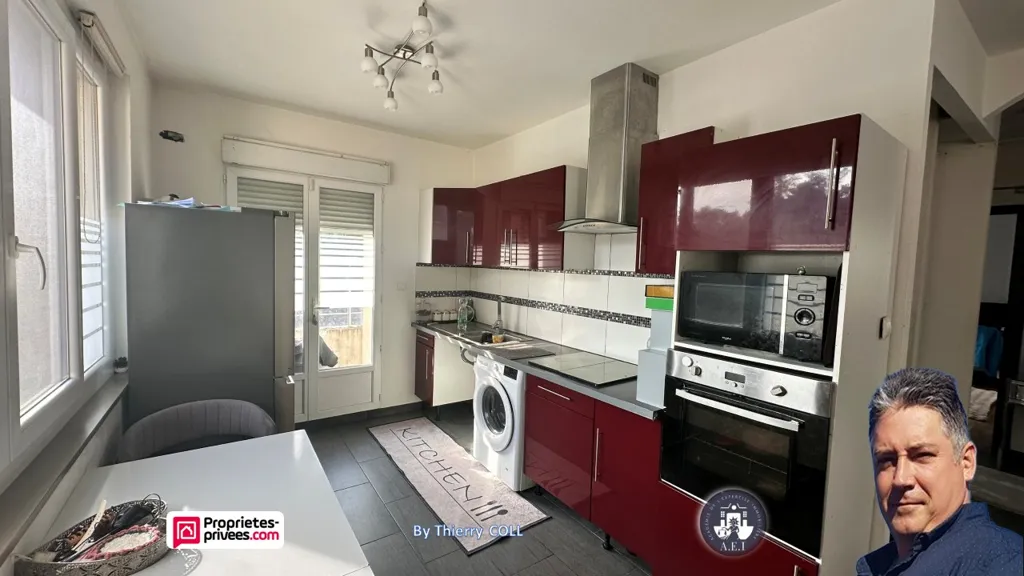 Köök - Spacious House with Pool in Vénissieux