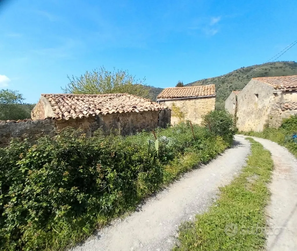 Extérieur - Rustic Land with Buildings near Cefalù