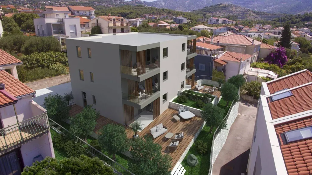 Newly Built Apartment with Large Terrace in Klis