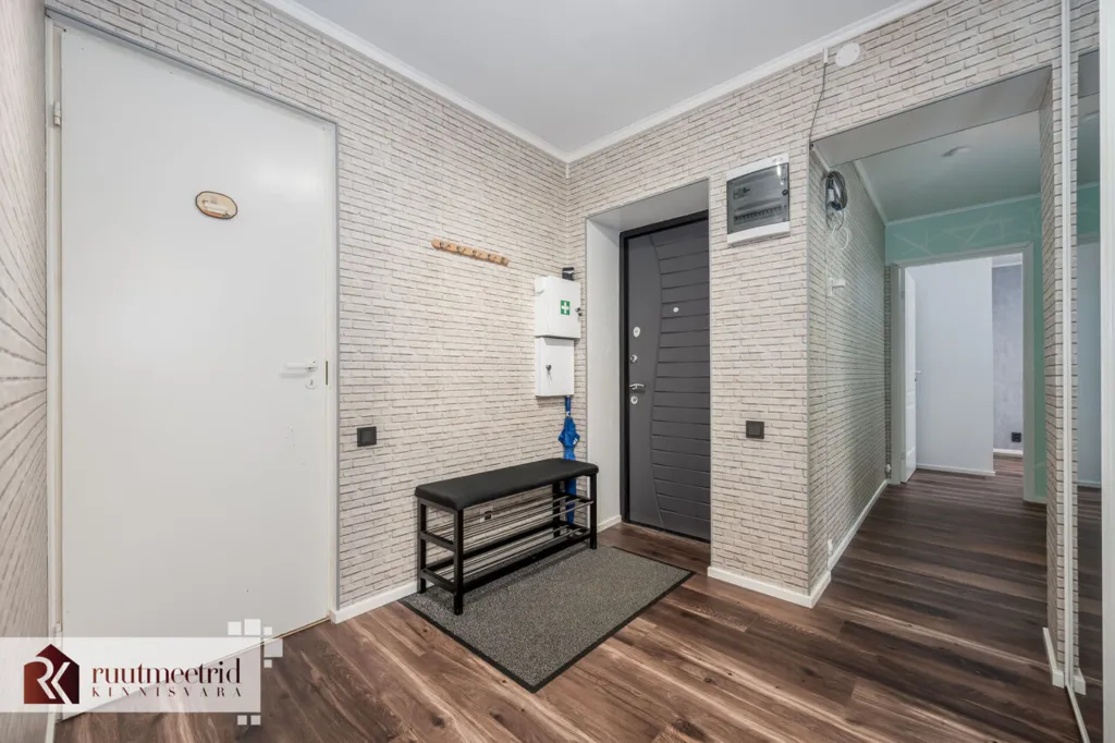 Entrée - Stone Apartment with Balcony in Keila