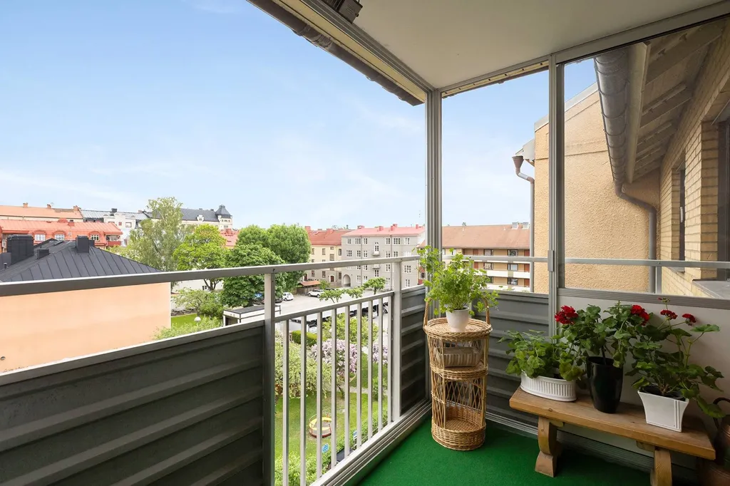 Balcone - Apartment with Balcony in Örebro