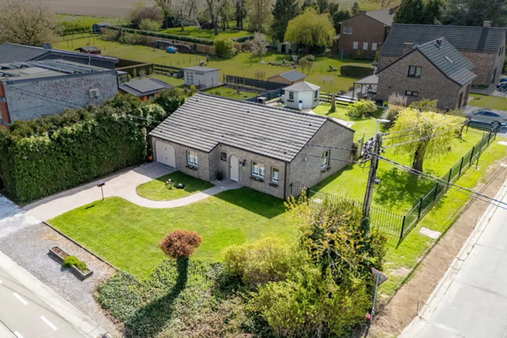 Õhuvaade - Bungalow with Pool and Terrace in Awans