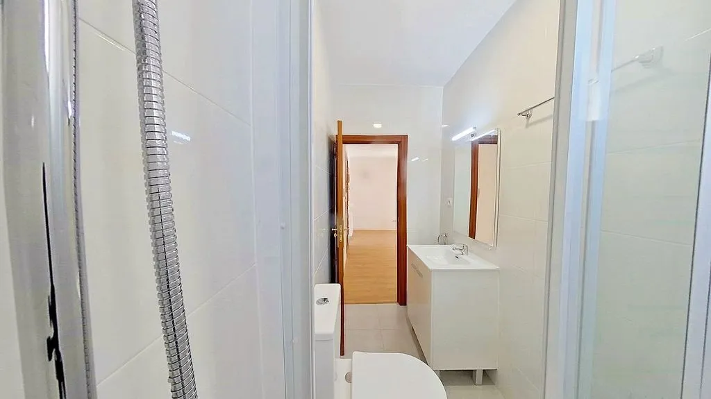 Vannitoad - Three-Bedroom Flat with Ascensor in Puente de Vallecas