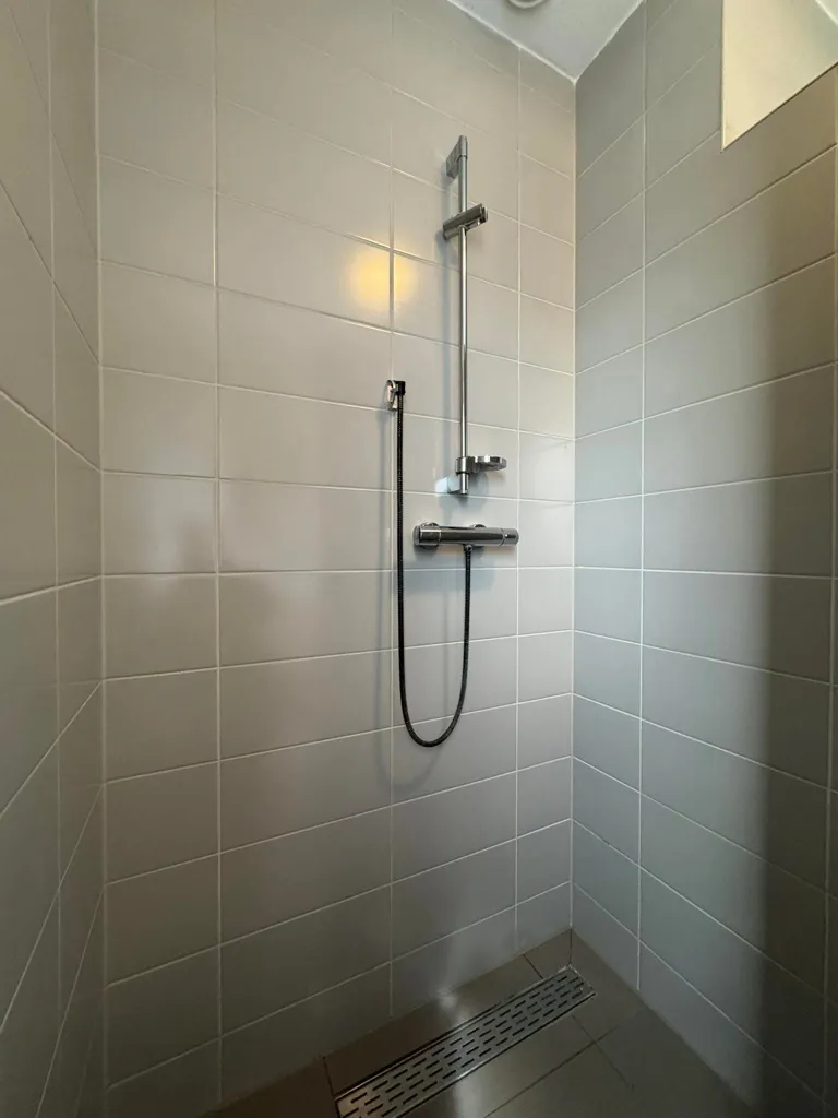 Salles de bain - Modern House with Garden in De Eilanden