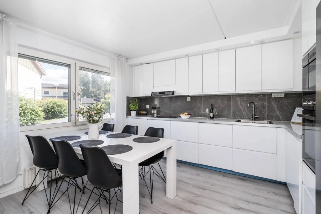 Salle à manger - Apartment with Garden in South-West Järfälla