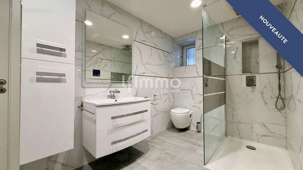 Salles de bain - Maison Moderne avec Piscine à Wittenheim