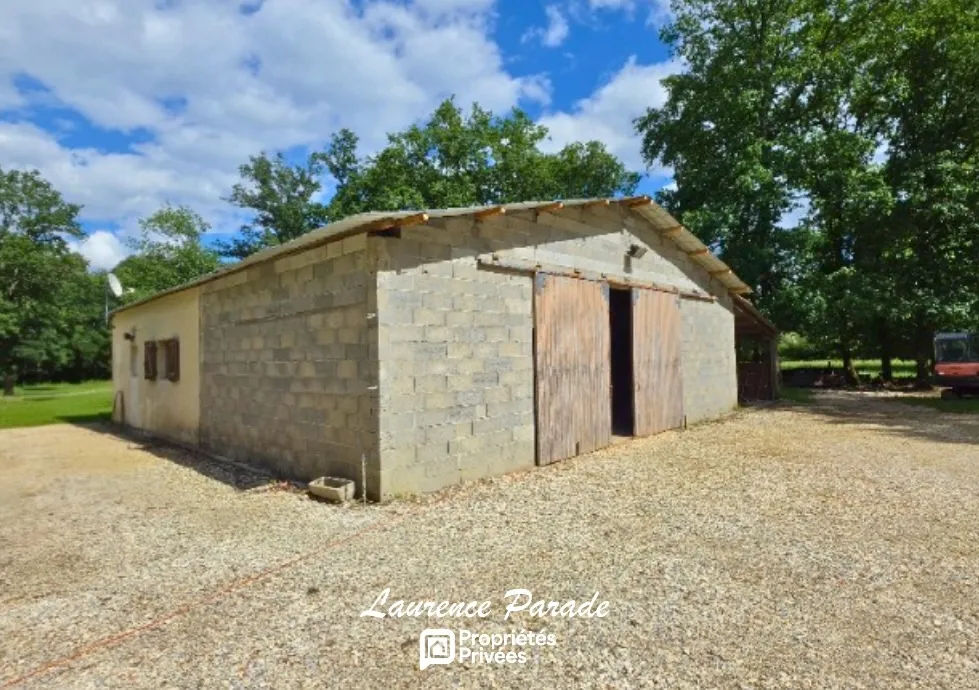 Extérieur - Propriété de Charme avec Gîte et Hangar en Campagne