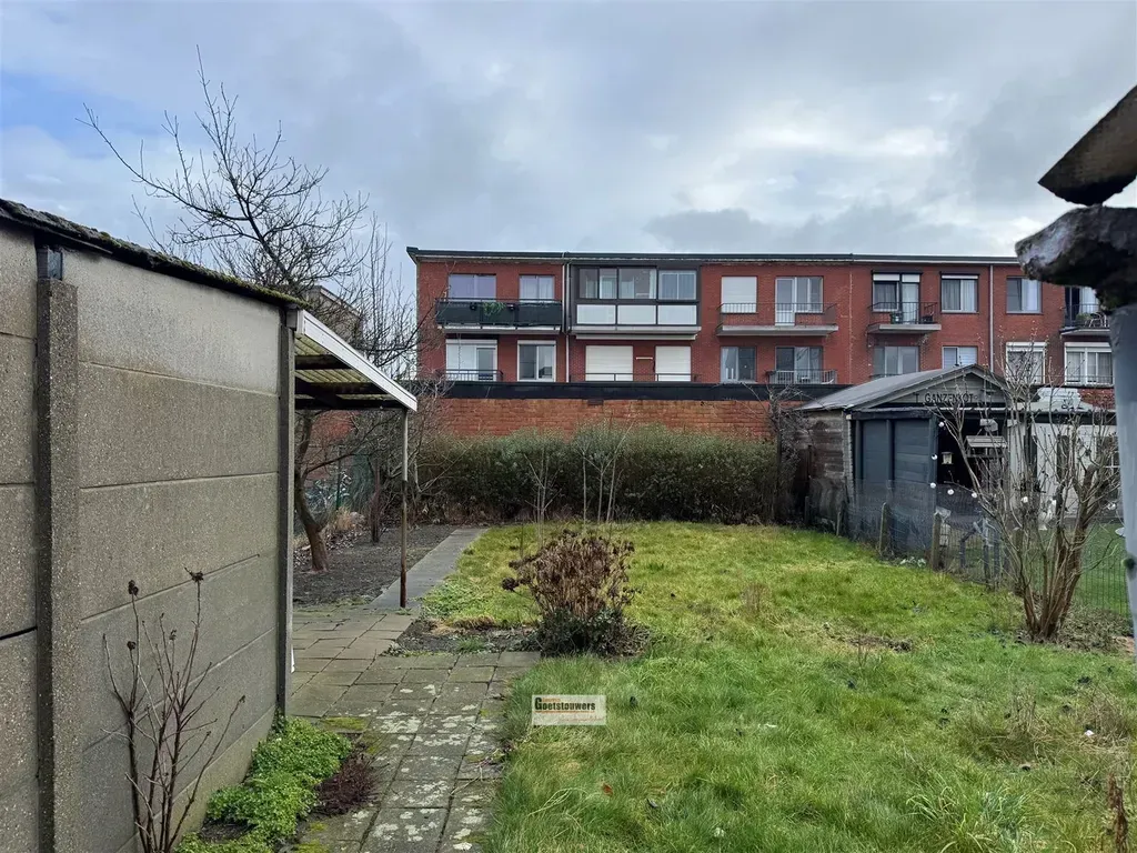 Aed - Renovation-Required Plot in Hoevenen Centre