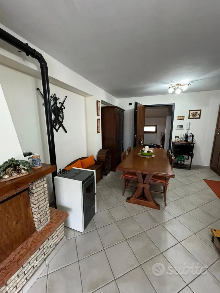 Salle à manger - Rustic Apartment with Ski Access in Campitello Matese