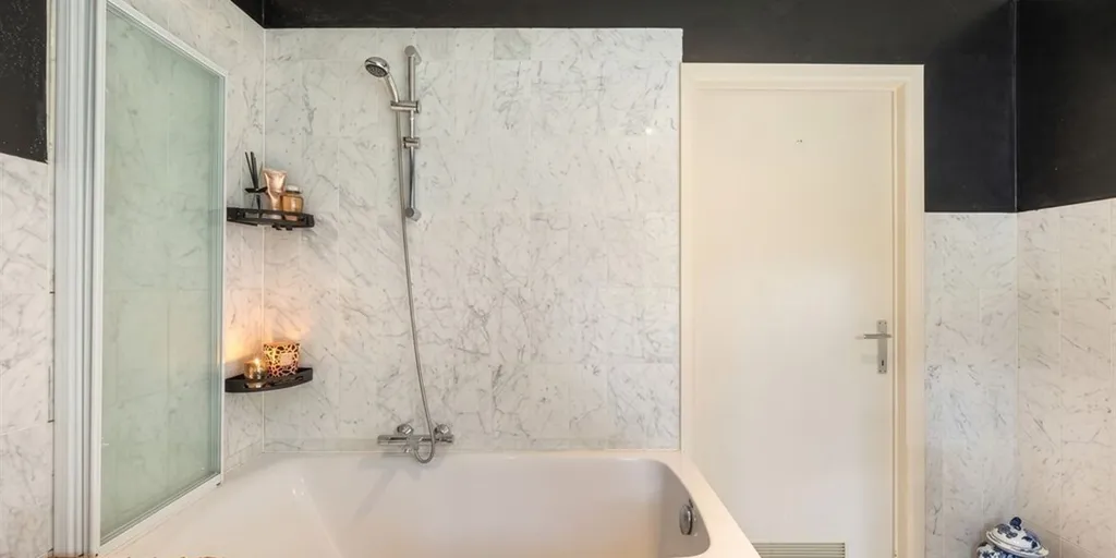 Salles de bain - Villa avec Jardin à Kalmthout, Proche d'un Natuurdomein