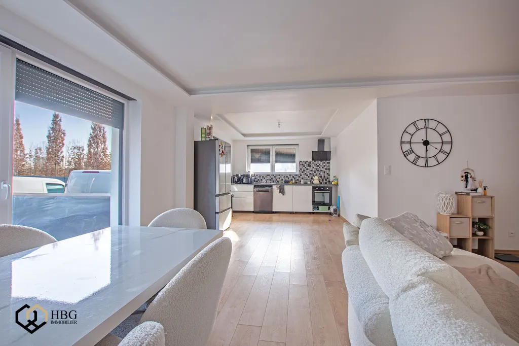 Elutuba - Refurbished 3-Bed Flat with Terrace in Hatten
