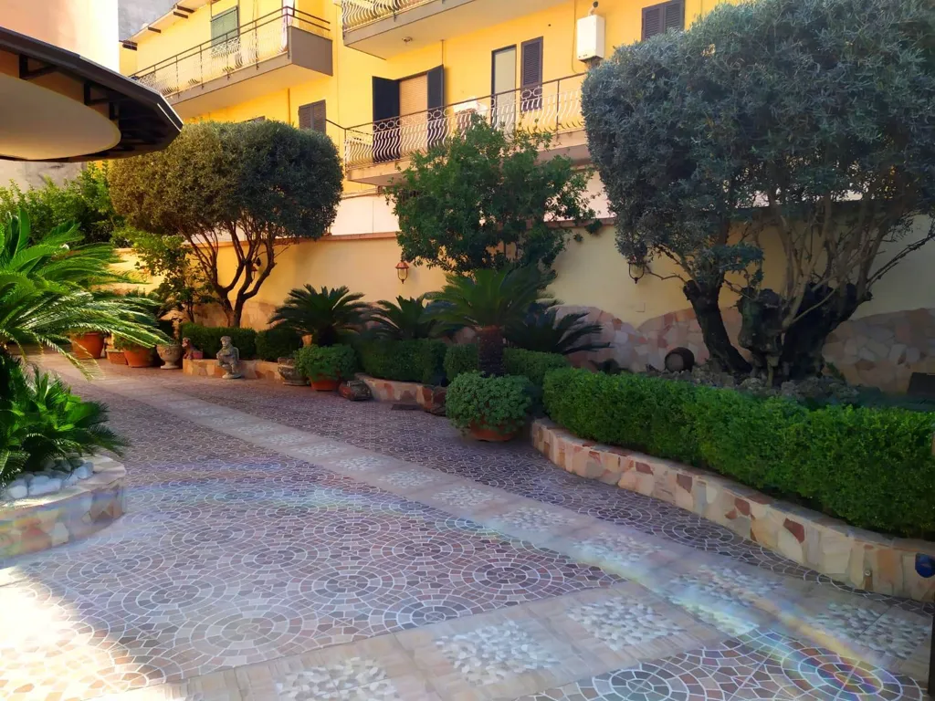 Jardin - Villa with Terrace in Melito di Napoli