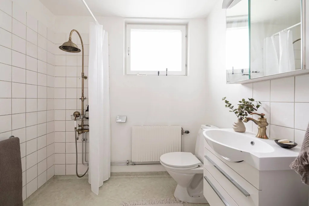 Bathrooms - Apartment with Balcony in Västmanland
