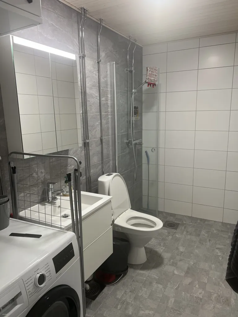 Salles de bain - Modern Flat with Balcony in Oulu