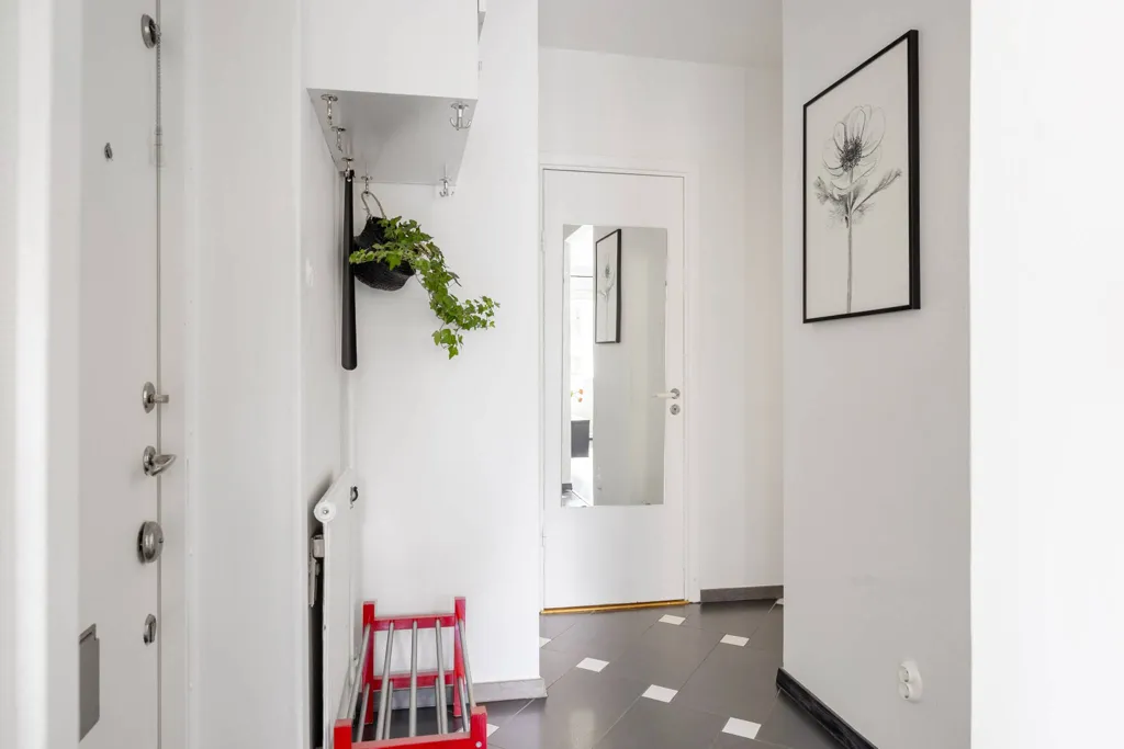hallway_entrance