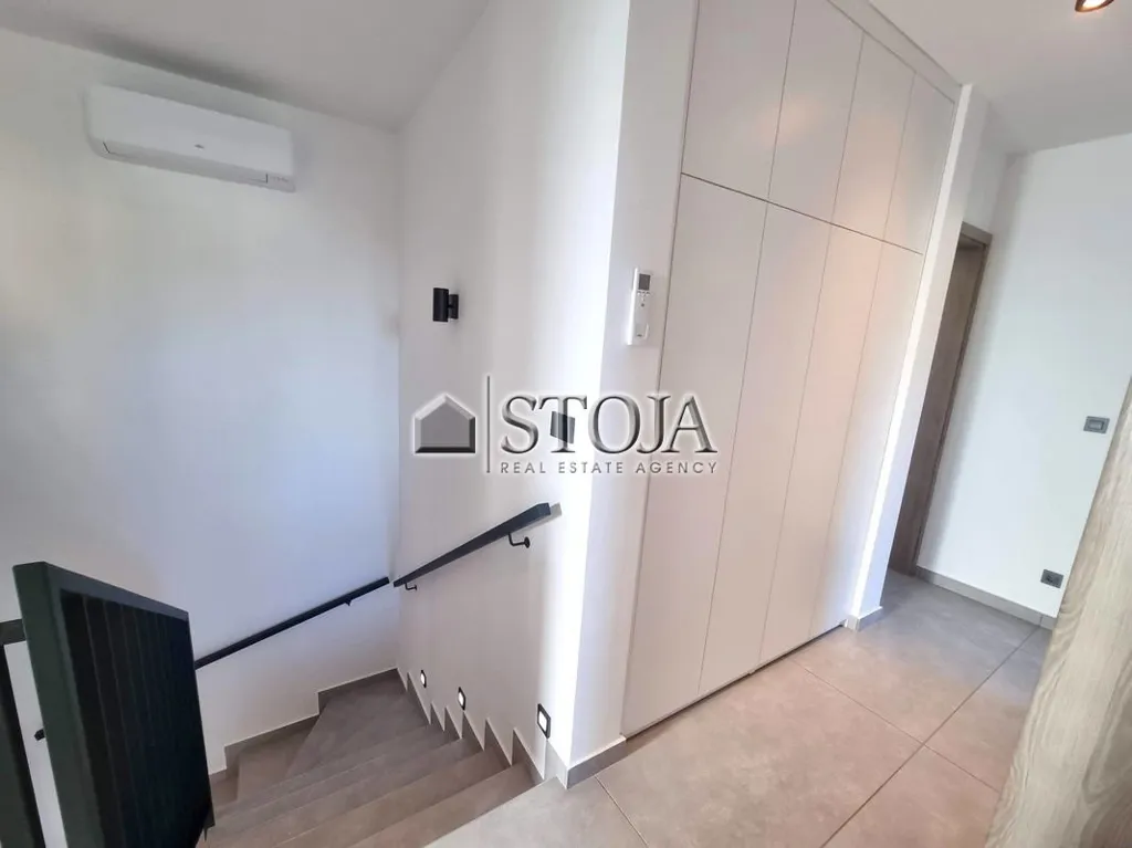 Stanze - Energy-Efficient House with Terrace in Grosuplje