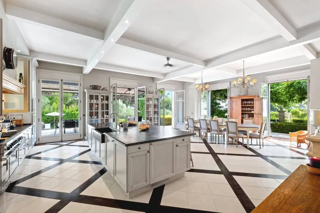 Kitchen - Luxury Villa with Heated Pool in Cap d'Antibes
