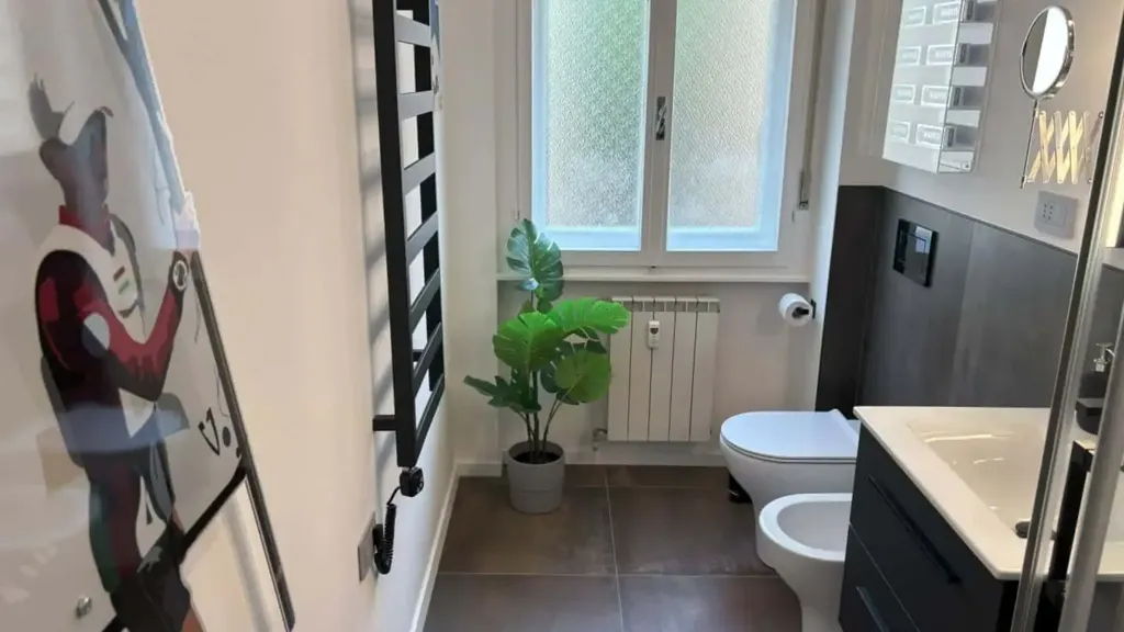 Salles de bain - Modern Studio with Terrace in Trieste