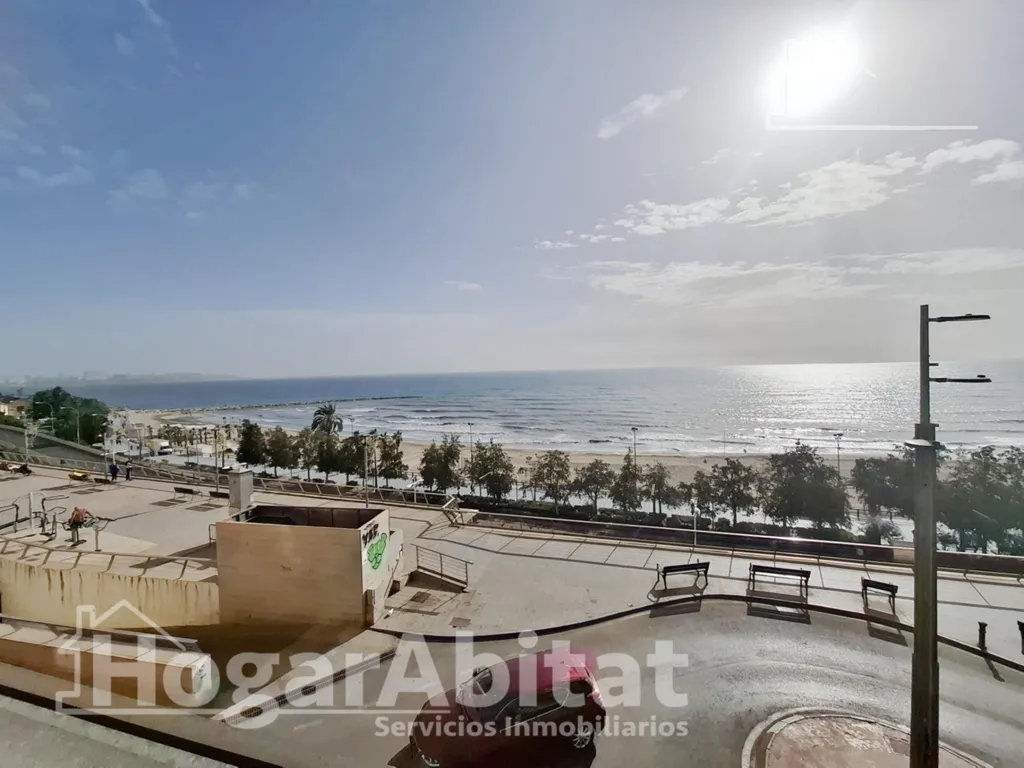 Seafront Apartment with Views in Alicante