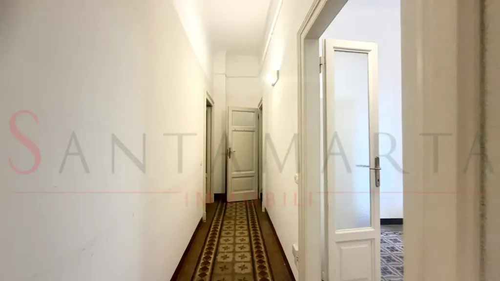Esik - Rented Triplex with Parquet Floors in Milan