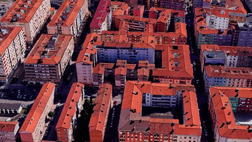 Vue aérienne - Mixed-Use Building with Pool in Torrelavega