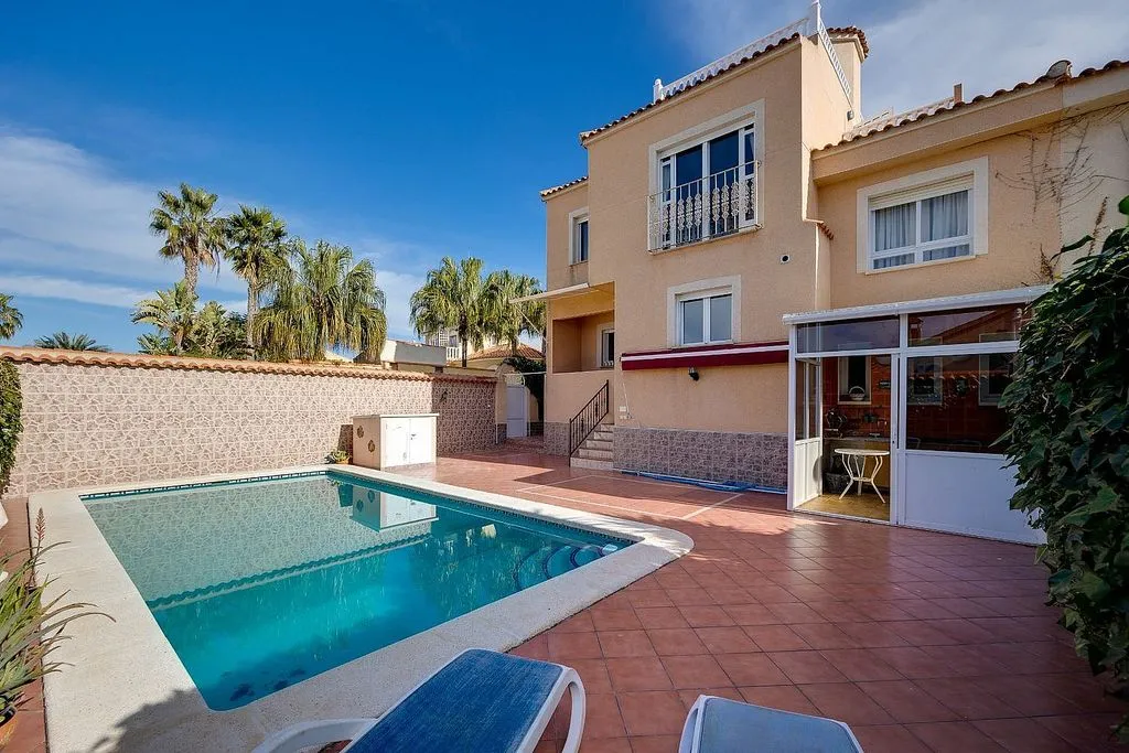 Bassein - Chalet with Pool and Terrace in El Chaparral