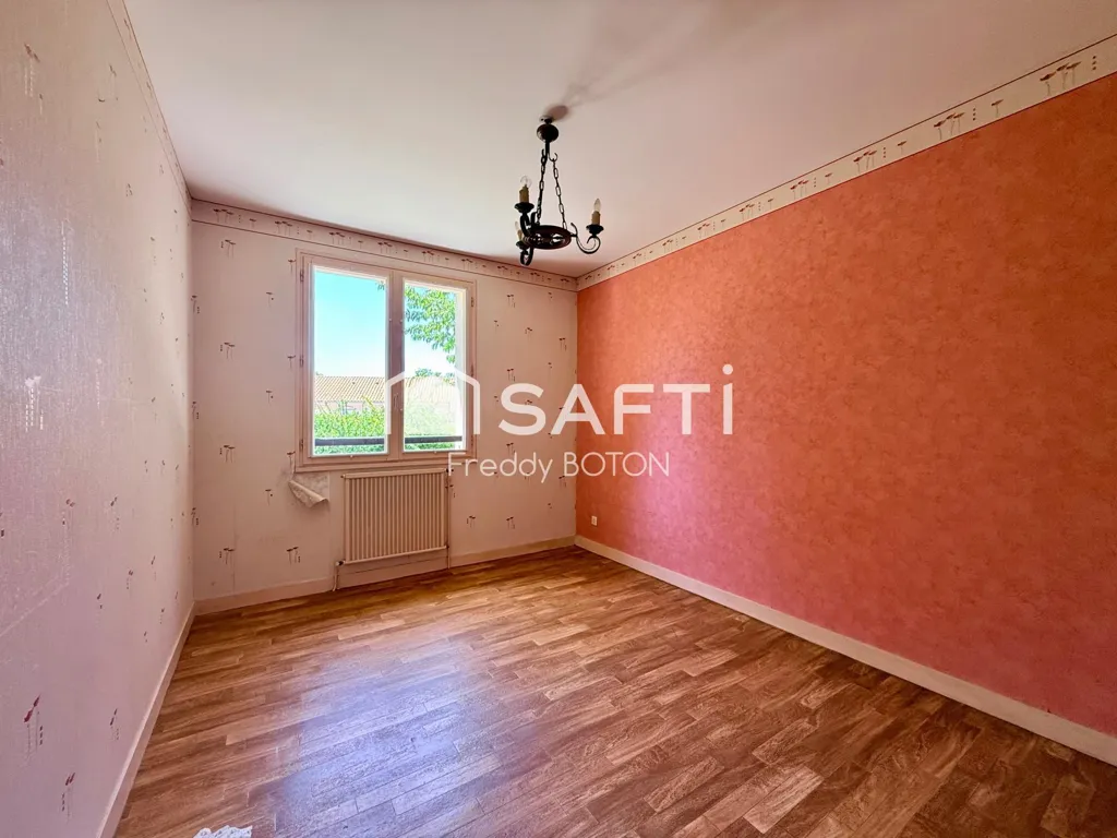 Rooms - 1980s House with Garden in Secondigny