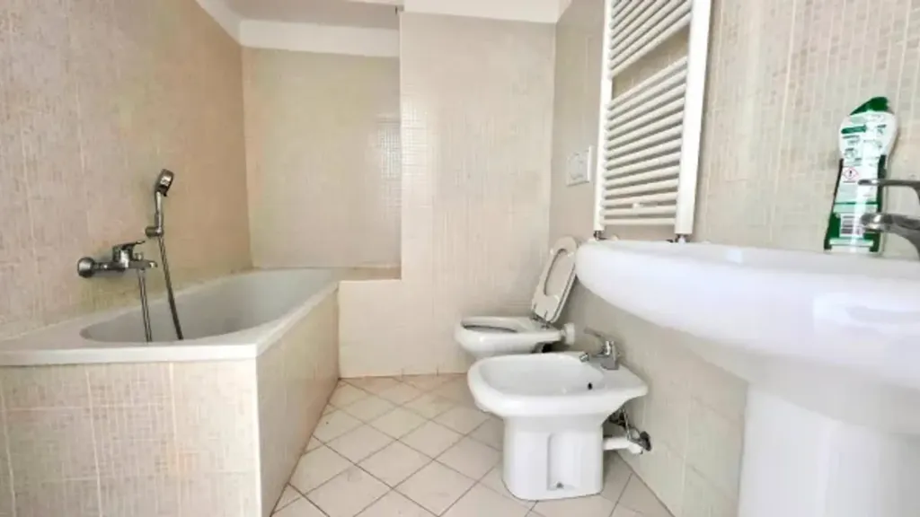 Salles de bain - Modernised Studio with Balcony in Milan