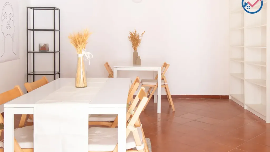 Dining Room - Trilocale with Private Garage in Palermo