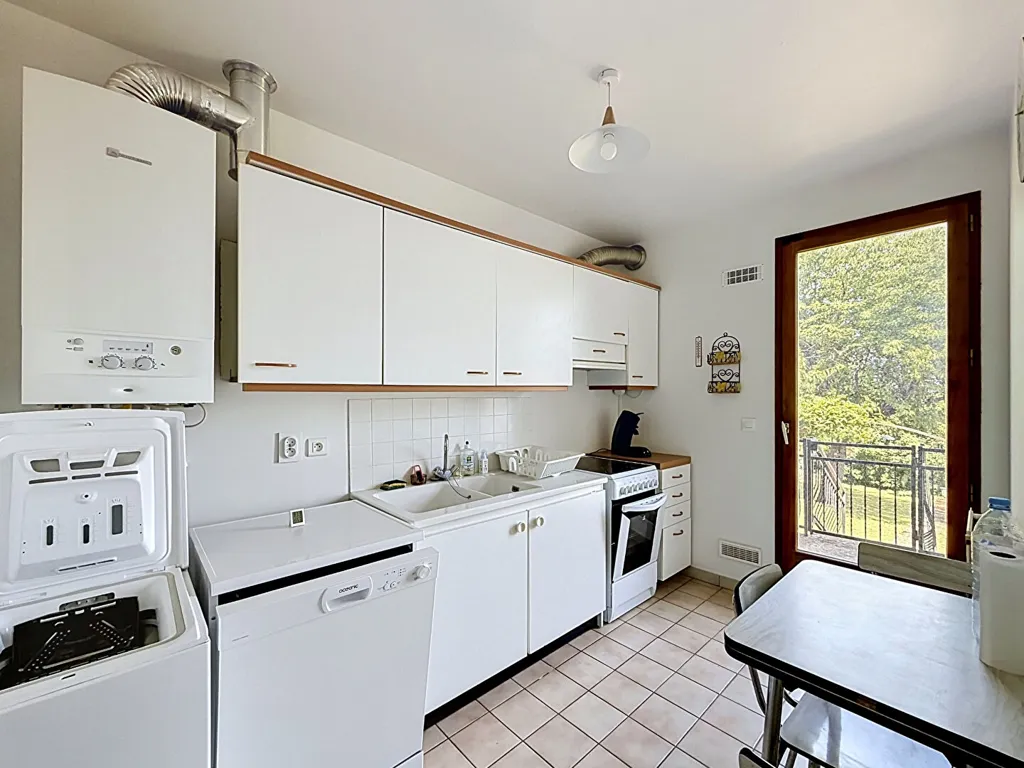 Cuisine - Immeuble de 8 Pièces avec Jardin au Val de Brie