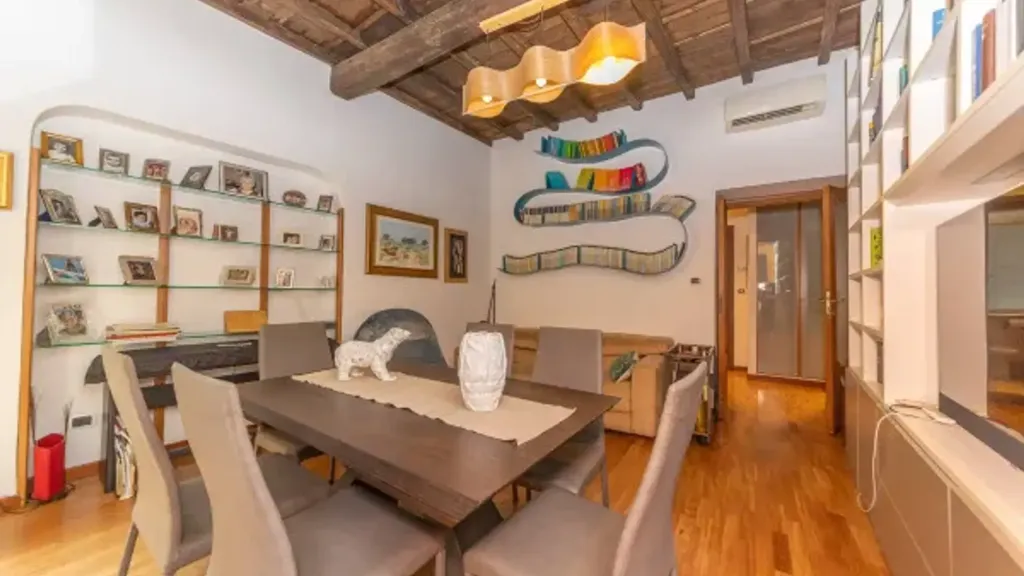 Söögituba - Apartment with Balcony in Rome's Historic Centre