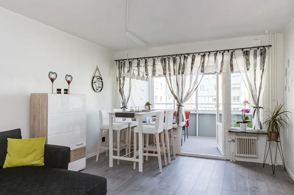 Soggiorno - Renovated Two-Bedroom with Balcony in Halmstad