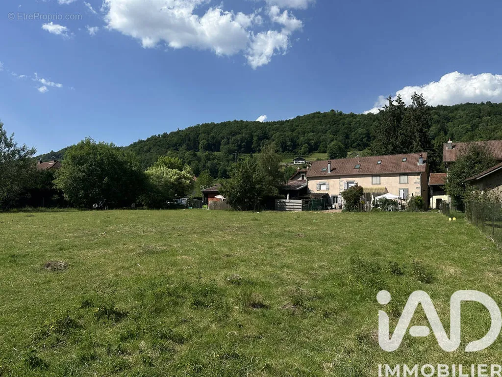 Aed - Constructible Plot with Lakeside Proximity in Saulxures-sur-Moselotte