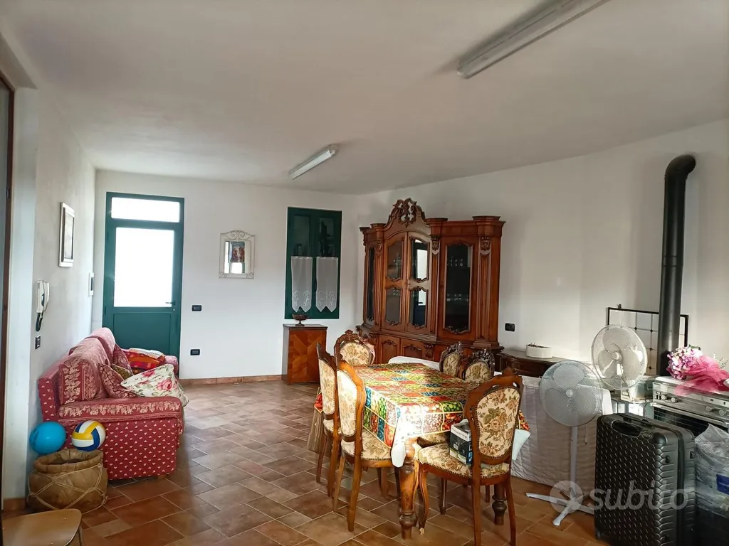 Sala da pranzo - Terraced House with Restored Barn in Quiet Area