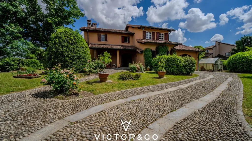 Exterior - Villa with Garden in Novara