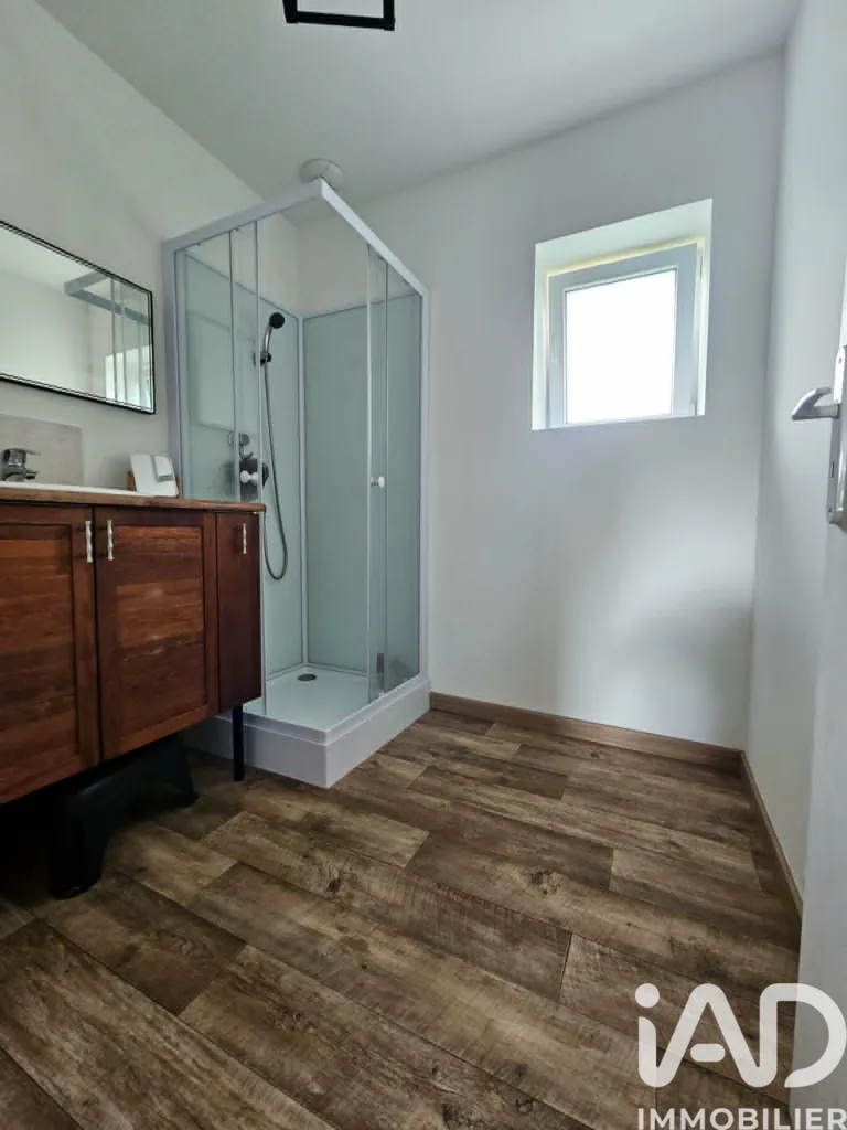 Salles de bain - Maison avec Jardin et Garage à Duneau