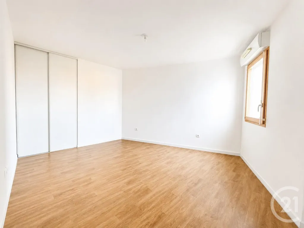Pièces - Appartement F3 avec balcon au pied du métro à Aubervilliers