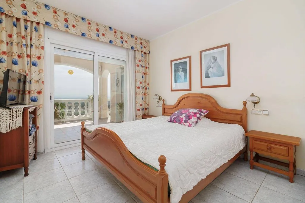 Bedrooms - Luxury House with Pool in Roses, Catalonia