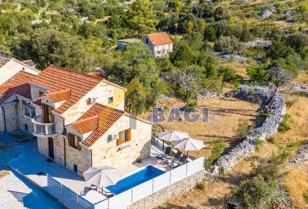Vista aerea - Traditional Villa with Pool in Nerežišća