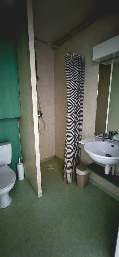 Bathrooms - Studio in Student Quarter with Amenities
