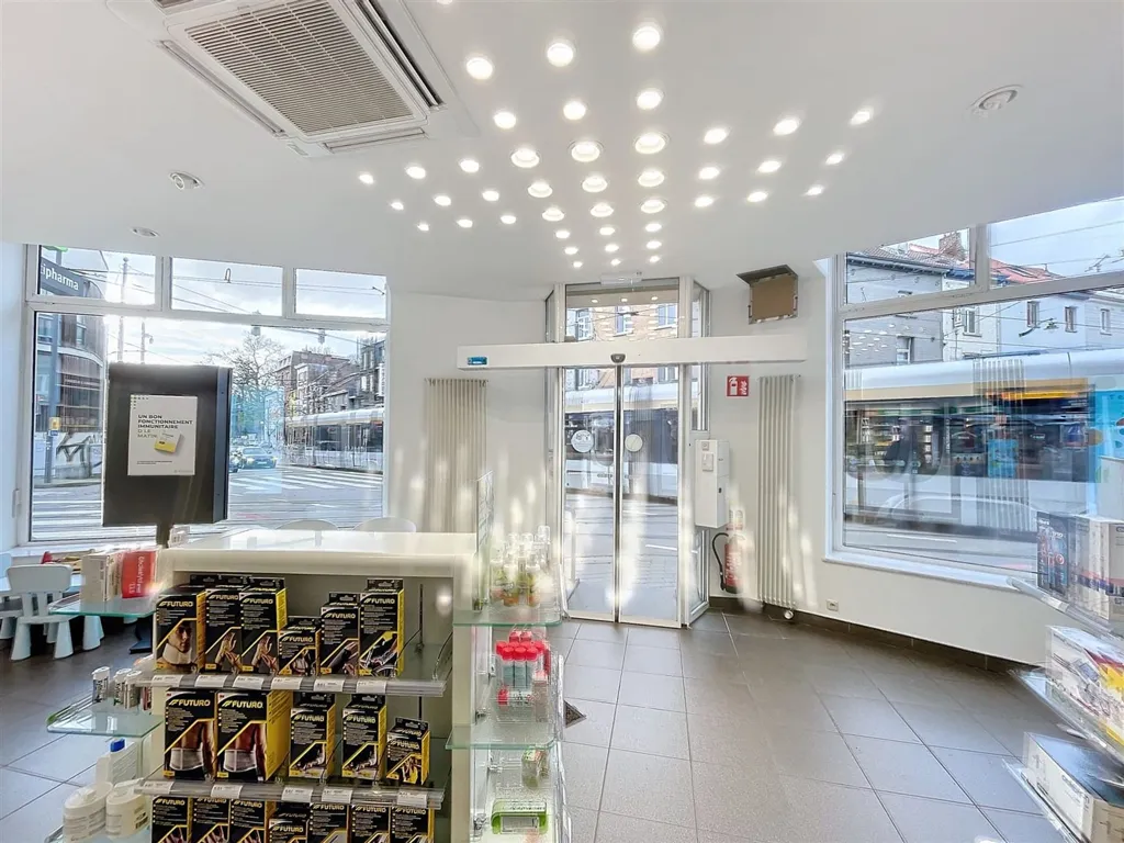 Pièces - Immeuble Mixte avec Commerces à Uccle