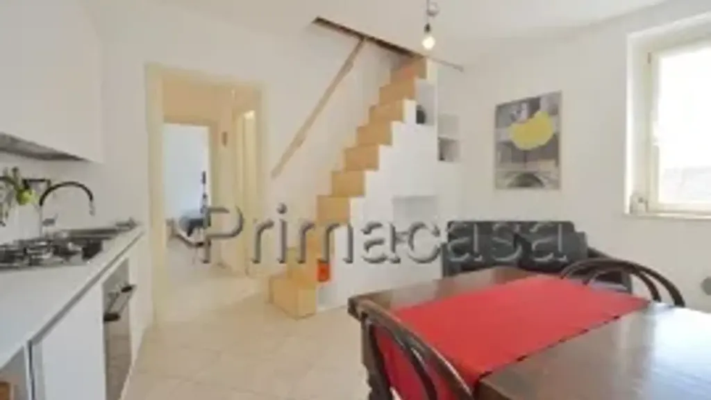 Salle à manger - Modernised Two-Bedroom Apartment in Toscolano Maderno