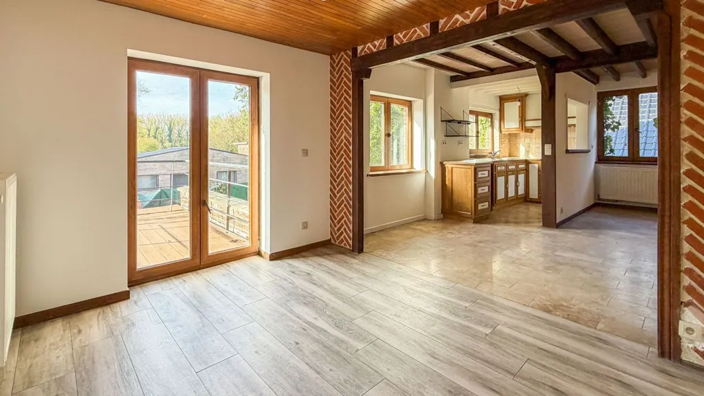 Séjour - Villa Rénovée avec Jardin et Bureau à Proximité des Axes
