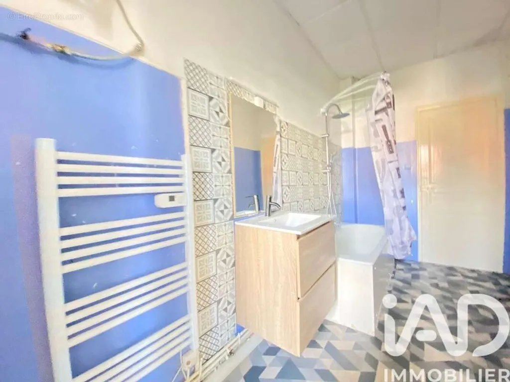 Salles de bain - Studio dans Propriété de Caractère à Digoin